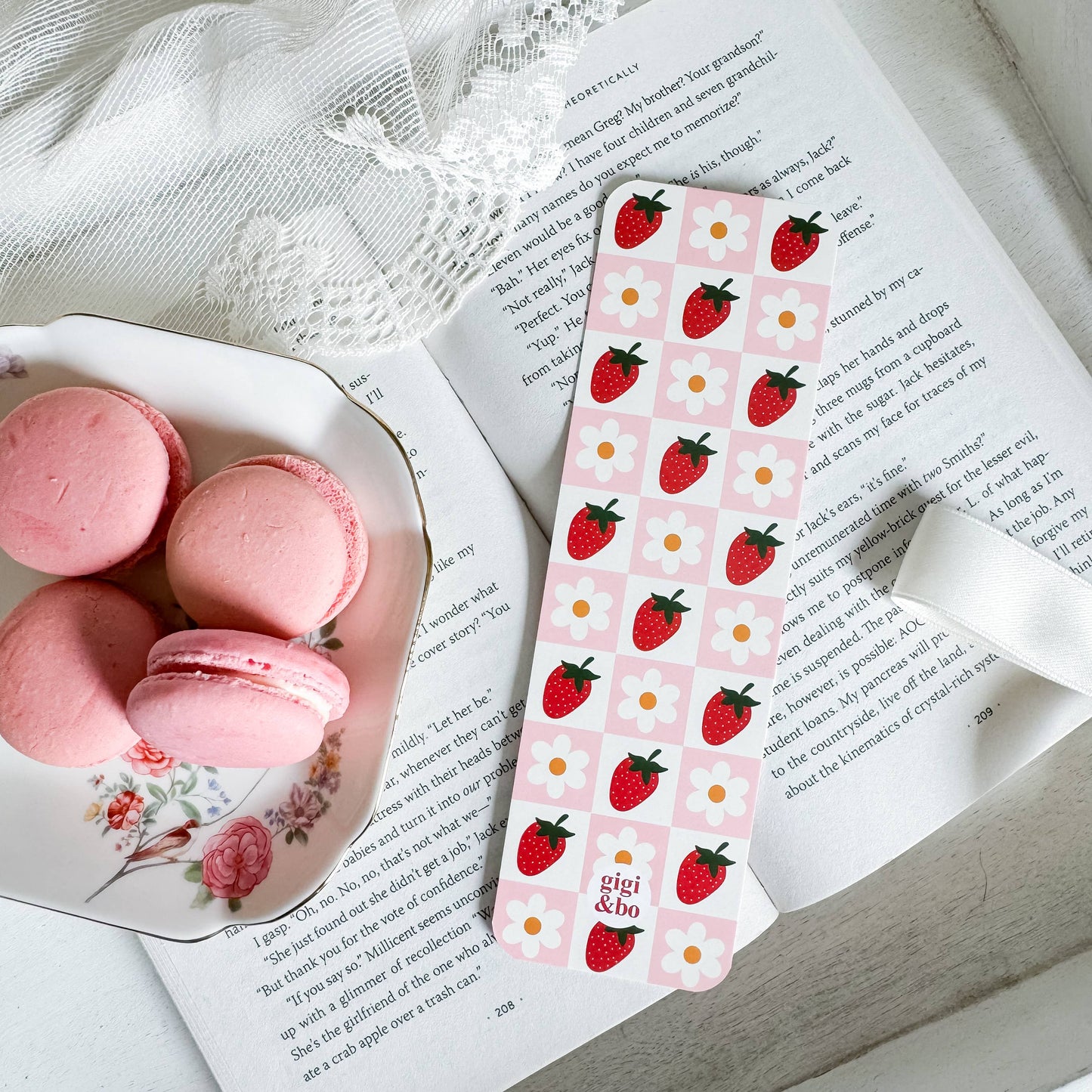 Bookmark - Strawberry Fields Smitten Booktique