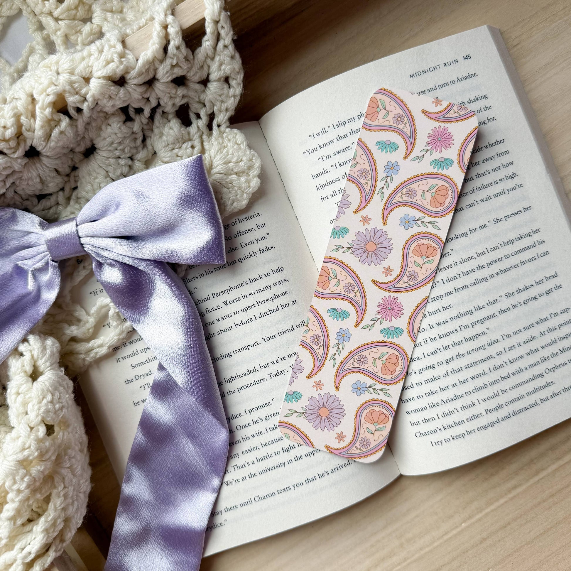 Bookmark - Pretty Paisley Smitten Booktique