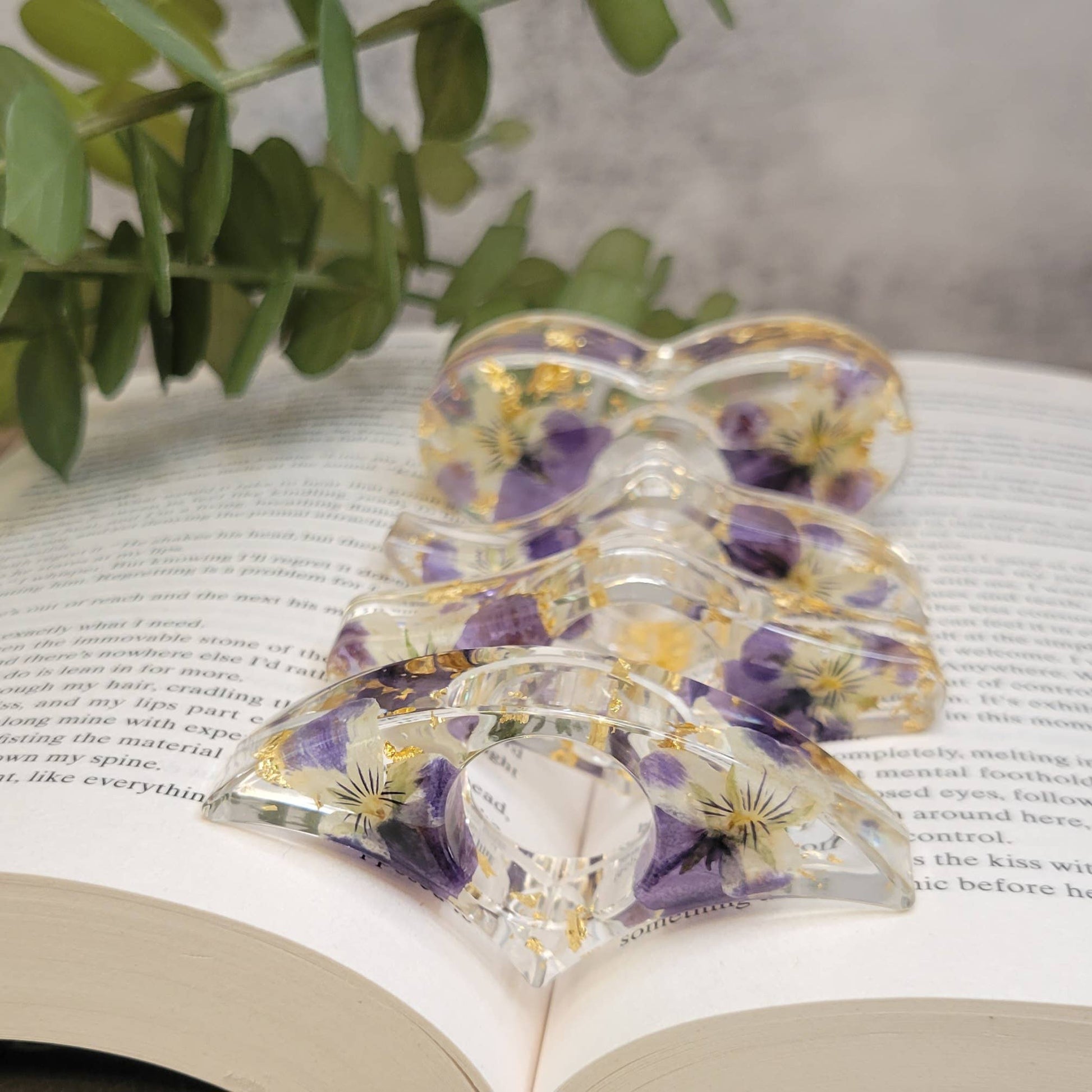 Page Spreader - Pansy Smitten Booktique