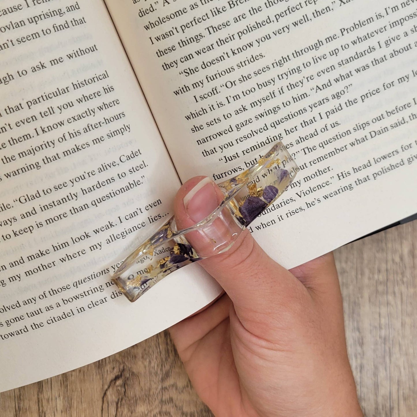 Page Spreader - Pansy Smitten Booktique