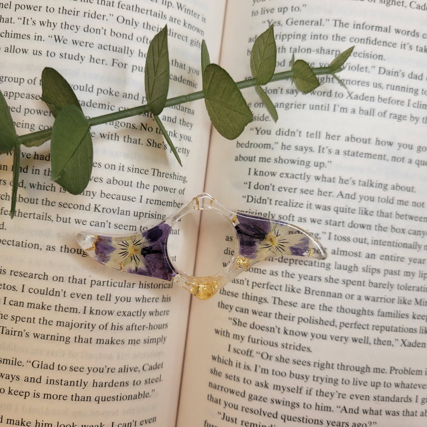 Page Spreader - Pansy Smitten Booktique
