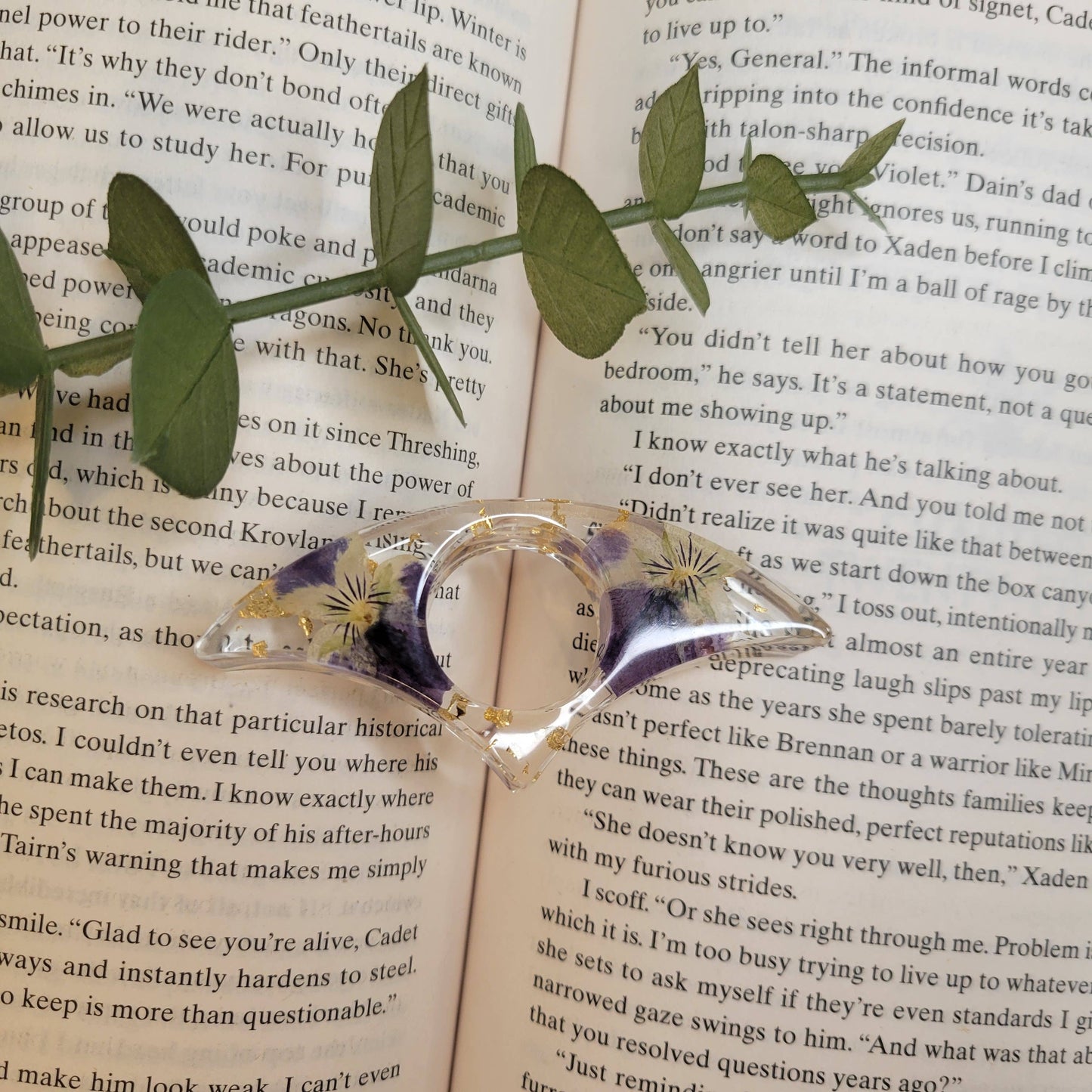Page Spreader - Pansy Smitten Booktique