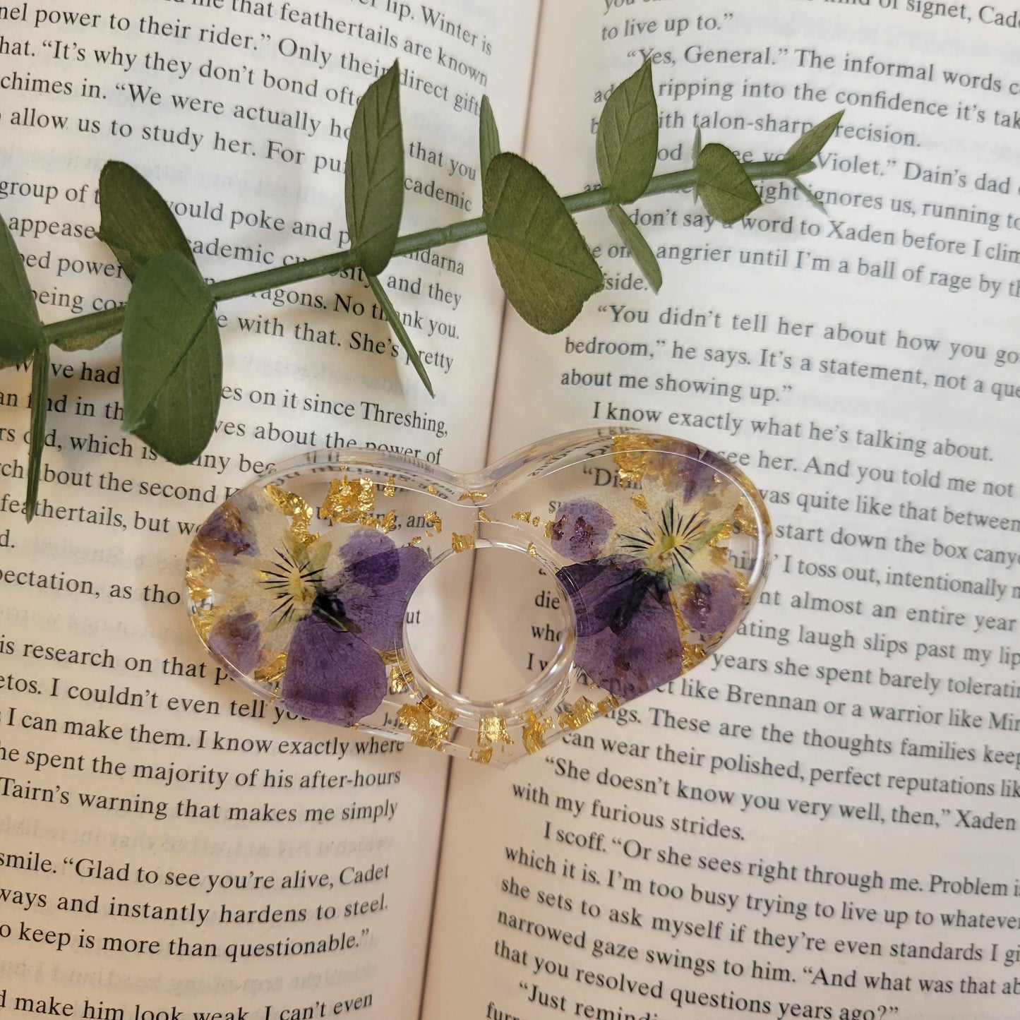 Page Spreader - Pansy Smitten Booktique